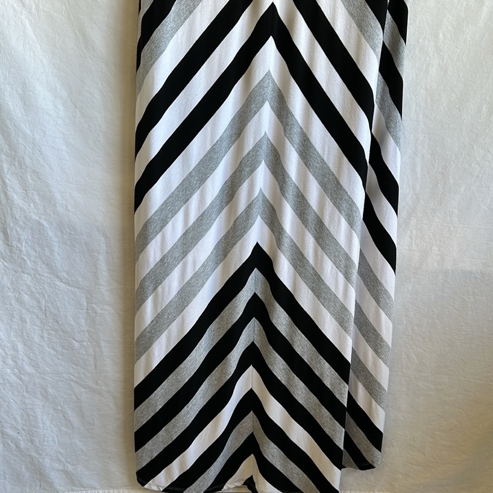 Chico’s black, white, and gray chevron-striped high-low maxi dress, size 3 (16) - Picture 7 of 11